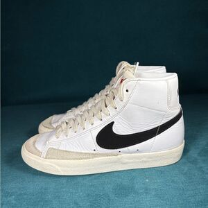 Size 6M/7.5Women - Nike Blazer Mid 77 vintage shoes